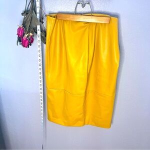 Ann Taylor | faux leather yellow pencil skirt. Sz 10. Fair condition (see pics)